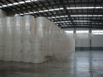 Airlaid paper for sanitary napkin or diapers