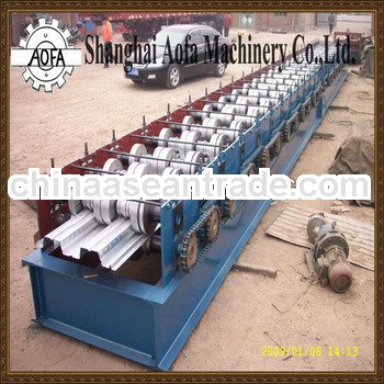 Decking floor roll forming machine