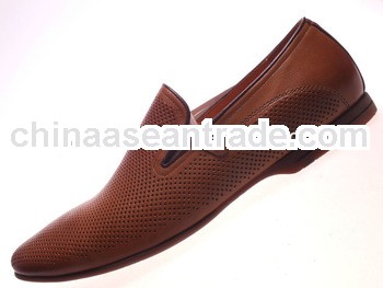 Fashion men casual flat leather shoe with holes decoration