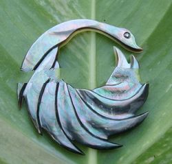 shell jewelry with carving